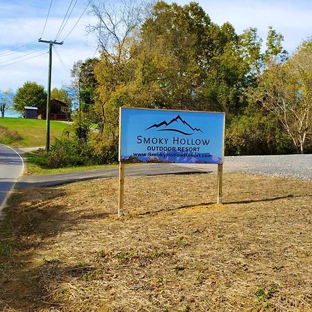 Smoky Hollow Outdoor Resort Covered Wagon Sevierville Bagian luar foto