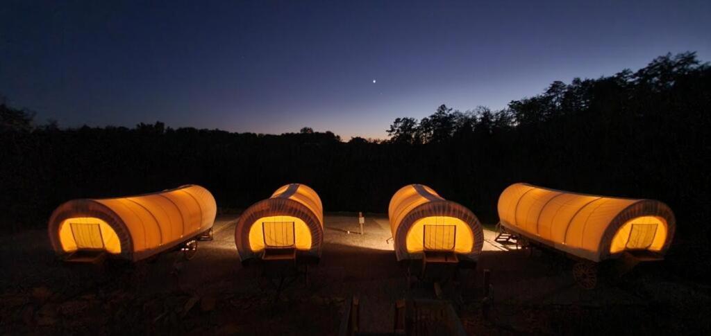 Smoky Hollow Outdoor Resort Covered Wagon Sevierville Bagian luar foto