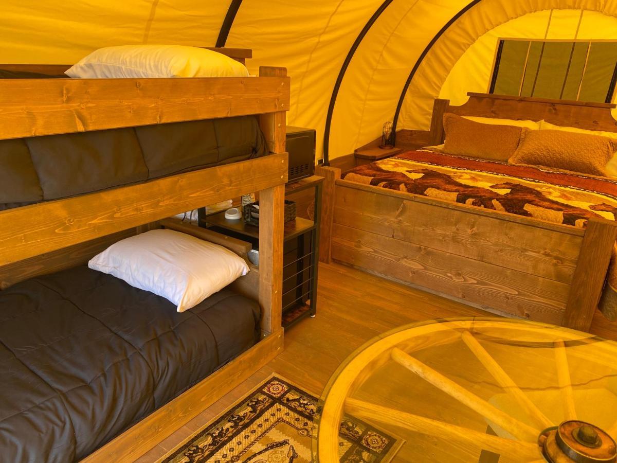 Smoky Hollow Outdoor Resort Covered Wagon Sevierville Bagian luar foto