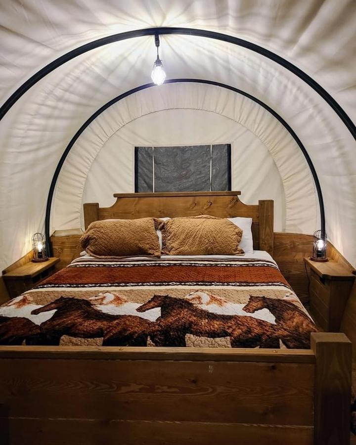 Smoky Hollow Outdoor Resort Covered Wagon Sevierville Bagian luar foto