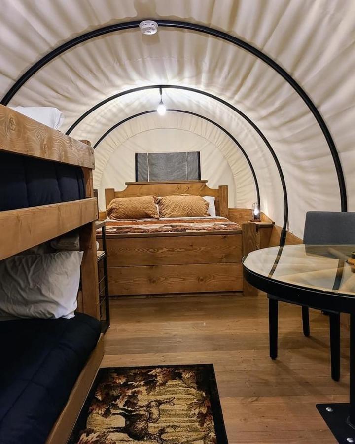 Smoky Hollow Outdoor Resort Covered Wagon Sevierville Bagian luar foto